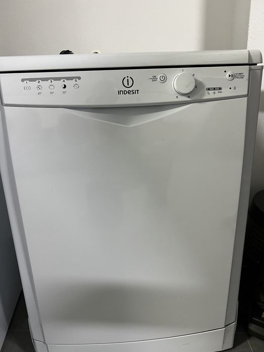 Maquina Lavar Loiça Indesit DFG 15B10 EU
