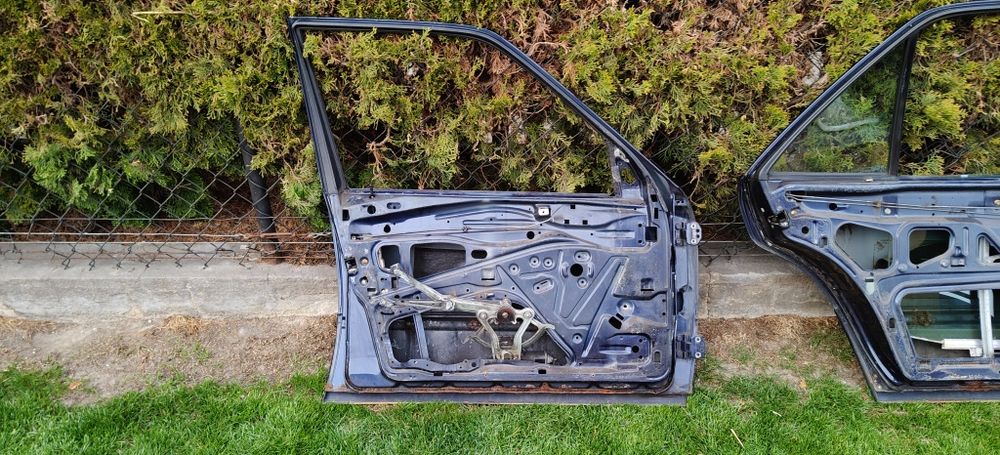 Komplet Drzwi 366 AZURITBLAU Mercedes Benz w124
