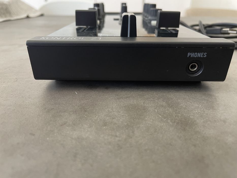 Native Instruments Traktor Kontrol Z1