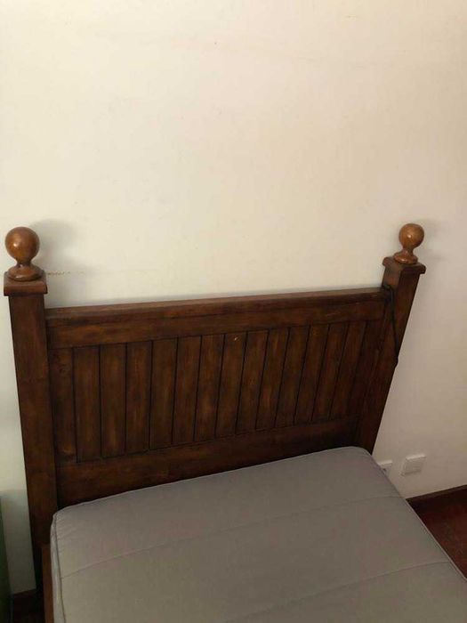 Cama individual  em madeira maciça