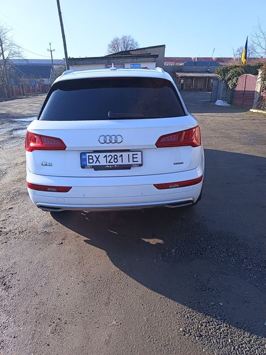 Авто ауді Q5  внаявності