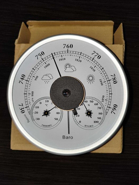 Метеостанция с барометром,гигрометром, на сувенир или подарок.