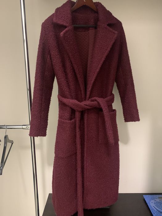 Жіноче бордове пальто