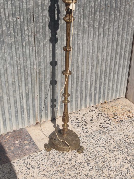 Candeeiro de ferro antigo