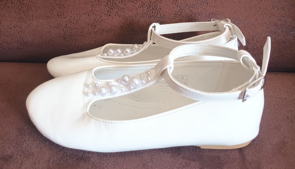 Buty dla dziewczynki numer 28