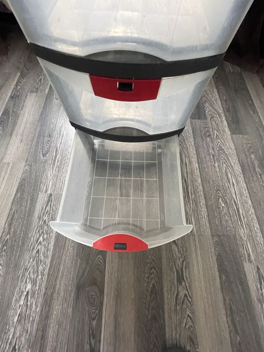 Полиця пластикова для речей