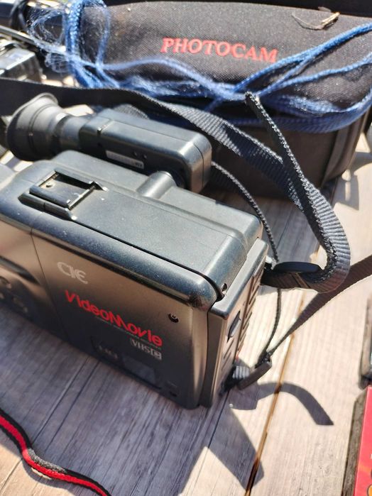 Cameras de filmar e fotografar antigas, possivelmente artigos de colecção