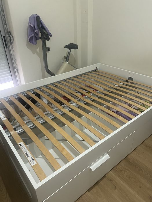Cama 140x200 com 4 gavetas