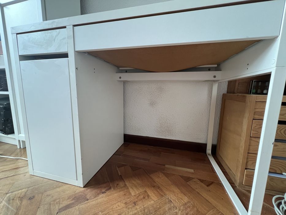 Secretária branca L105 x P50 x A75