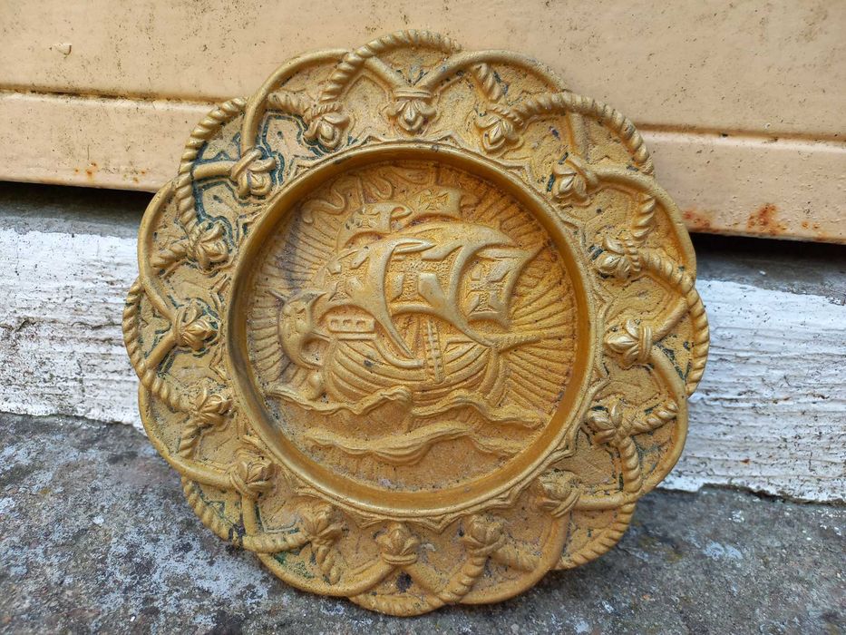 Cinzeiro Antigo Bronze com Figura de Barco