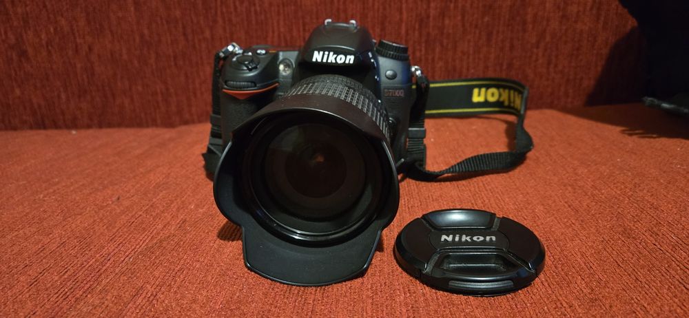 Фотоапарат Nikon D7000 з комплектом всього необхідного для фотозйомки