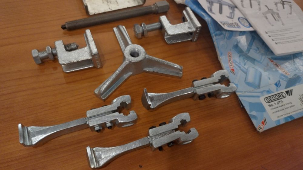 Saca polias / extrator de rolamentos Universal 3 Braços Gedore 1.07/1 (Completo na Caixa)