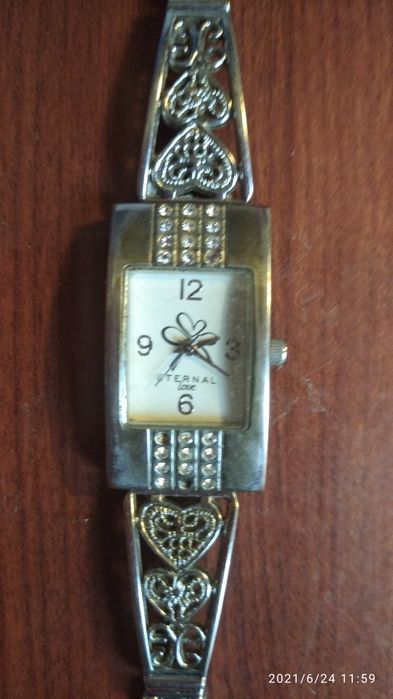 Женские  наручные часы