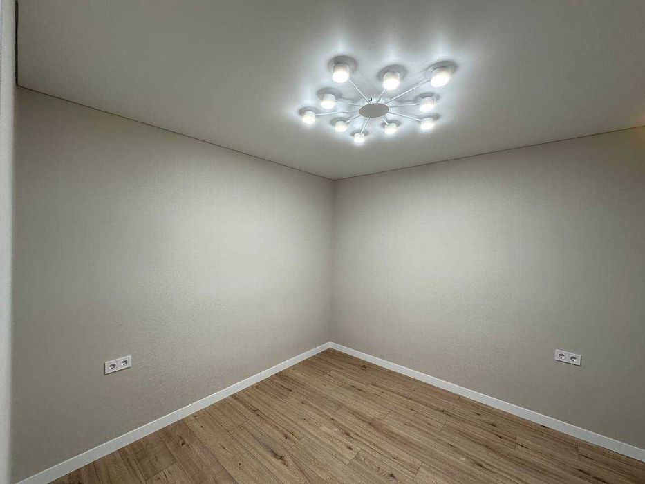 Хороша двокімнатна квартира на Виставці. Свіжий ремонт.