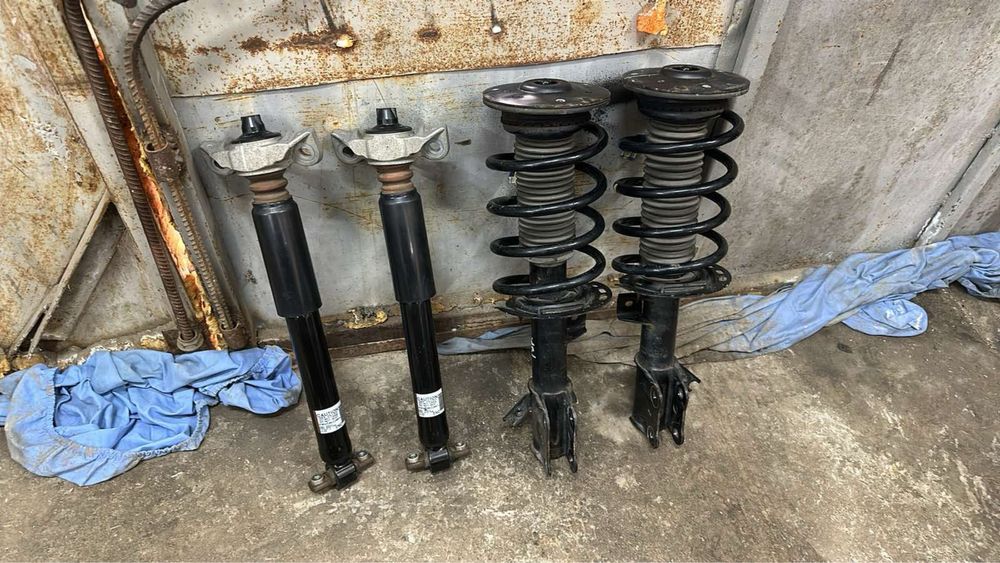 Передние амортизаторы Форд фюжн / Ford fusion 13-19