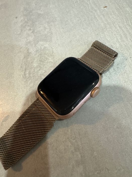Продам Apple Watch SE 40 mm у золотому кольорі, ціна 8500 грн