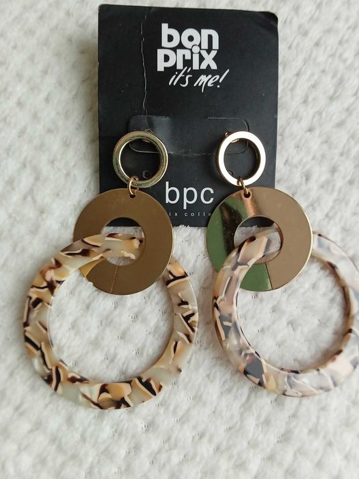 Ciekawa biżuteria i kolczyki damskie