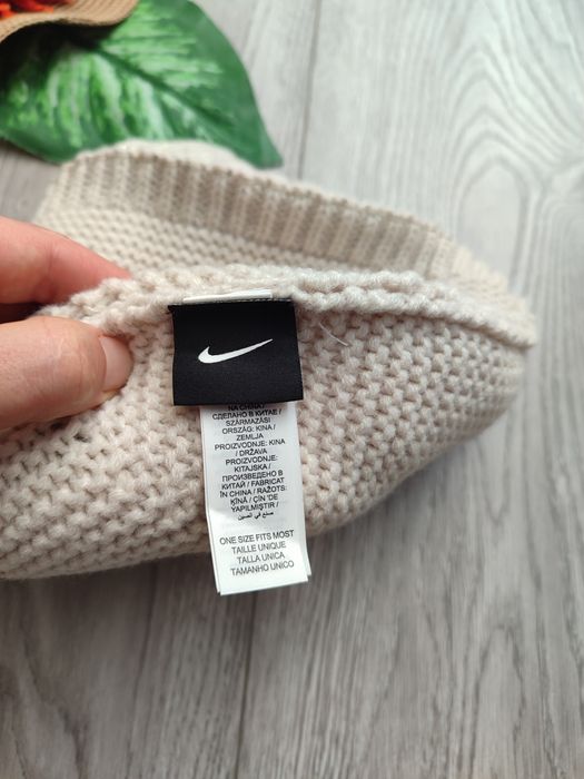 Жіноча зимова шапка з помпоном Nike Beanie Beige  One Size