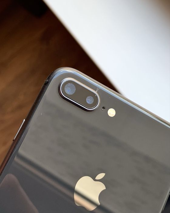 iPhone 8+ 100% батарея
