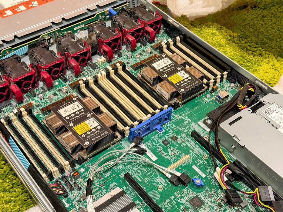 HP ProLiant DL360 Gen10 (4x LFF)