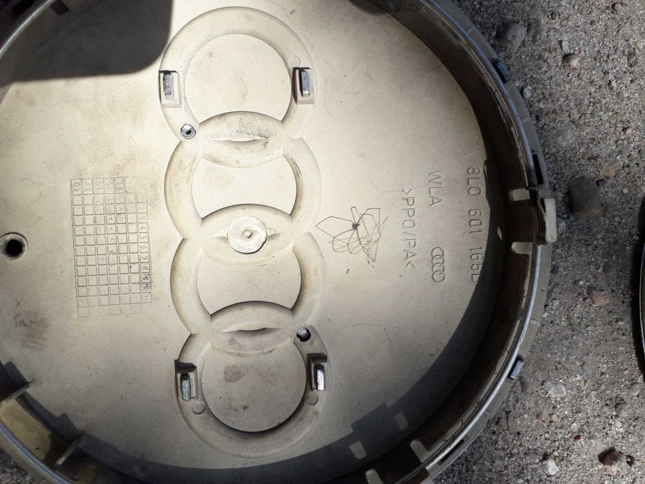 dekielki  4 sztuki orginalne do audika