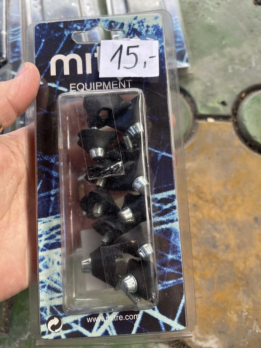 Metalowe wkrety do butow pilkarskich Mitre