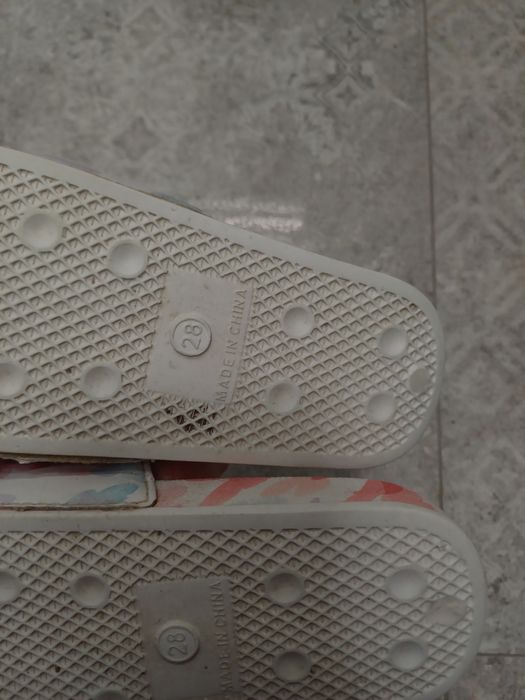 Klapki dziewczece 28