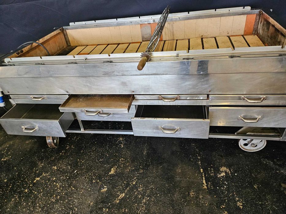 Grelhador a carvão para frangos