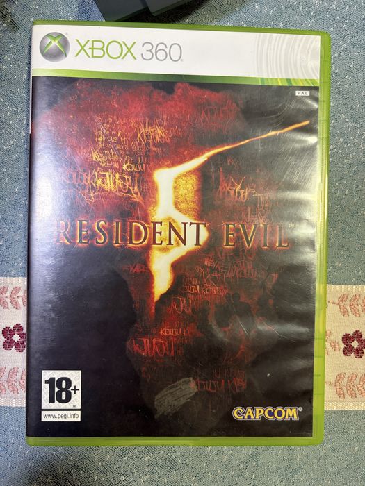 Xbox 360 Edição Limitada Resident Evil + 2 comandos + Caixa e manuais