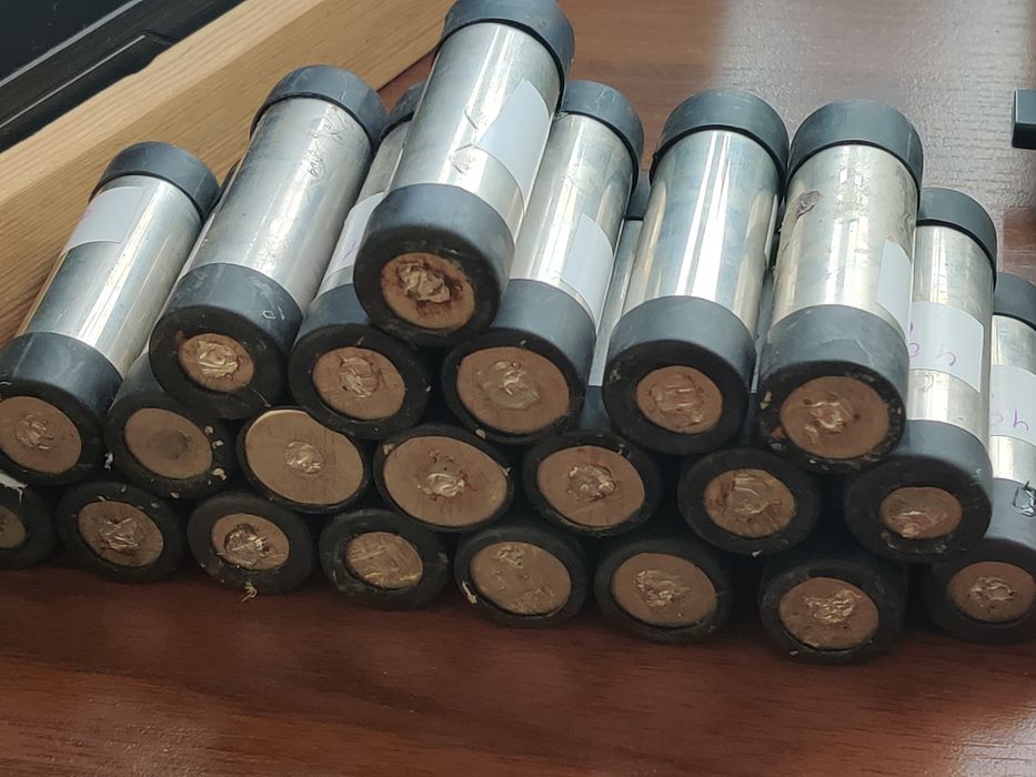 Високотокові акумулятори 21700 тесла