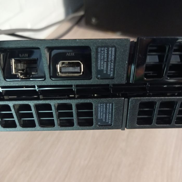 PS4 . Гарний стан . Оригінальний комплект