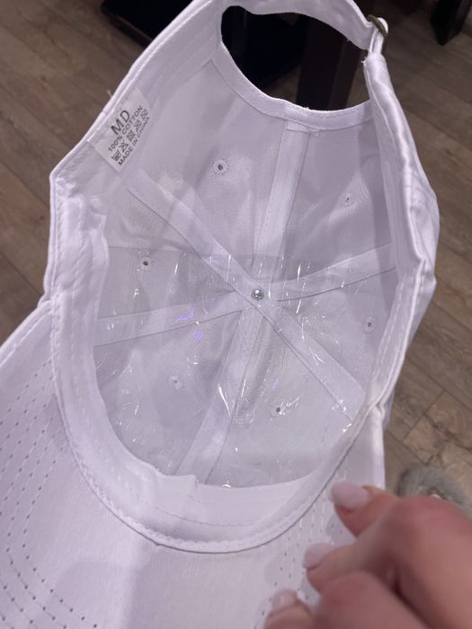 Біла котонова кепка Prada