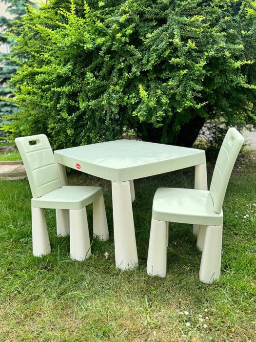 Дитячий стіл та два стільця ТМ Долоні, доступні в 5 кольорах