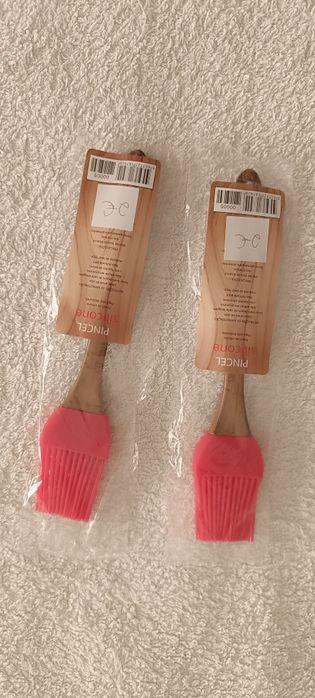 2 new kitchen brushes446771116041185280