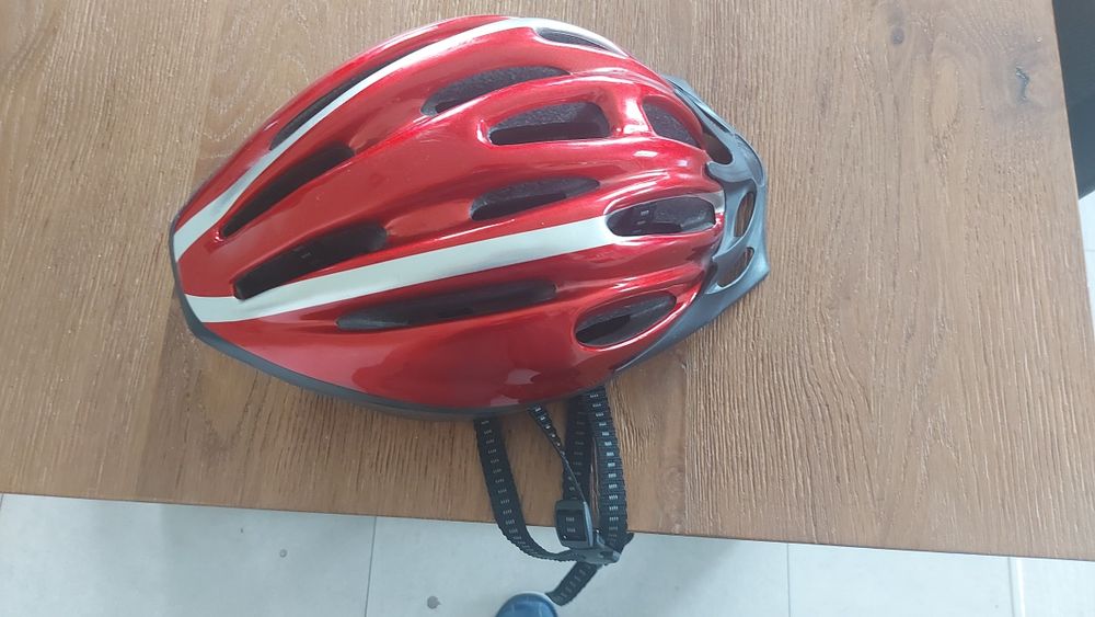 Czerwony kask na rower