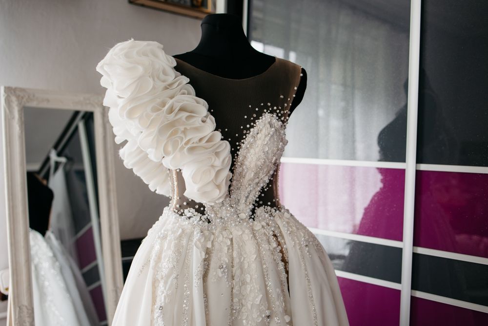 Suknia ślubna bogato zdobiona + welon zdobiony