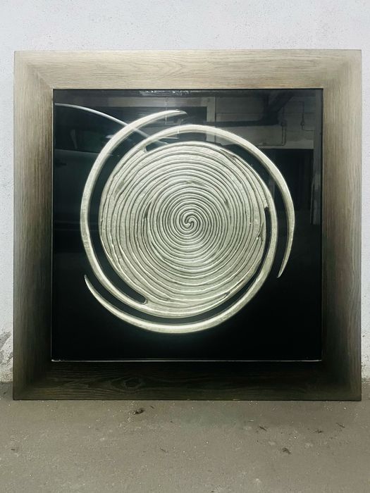 Quadro decorativo com espiral em metal com 1x1m