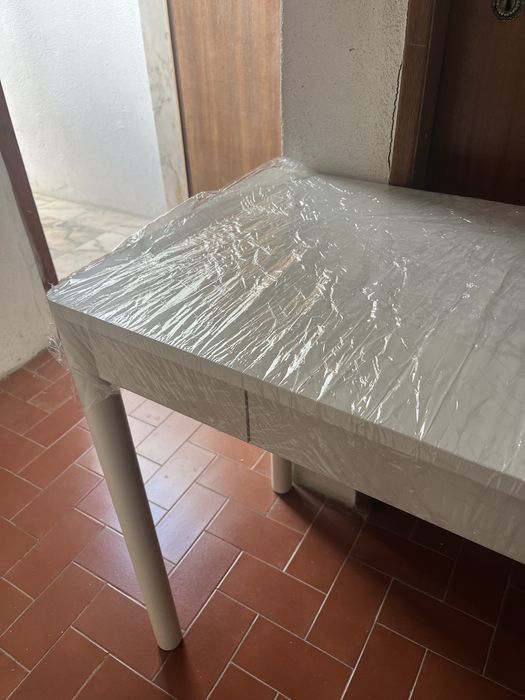 Secretária com gaveta branca IKEA