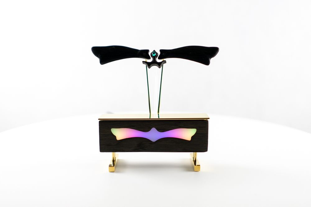 Magiczna, wyjątkowa rzeźba interaktywna czarny dąb mosiądz