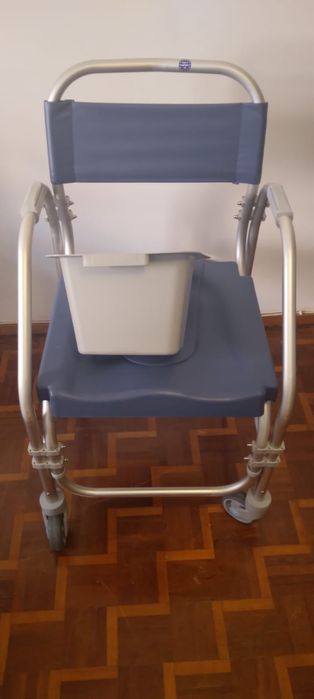 Cadeira sanitária e de banho