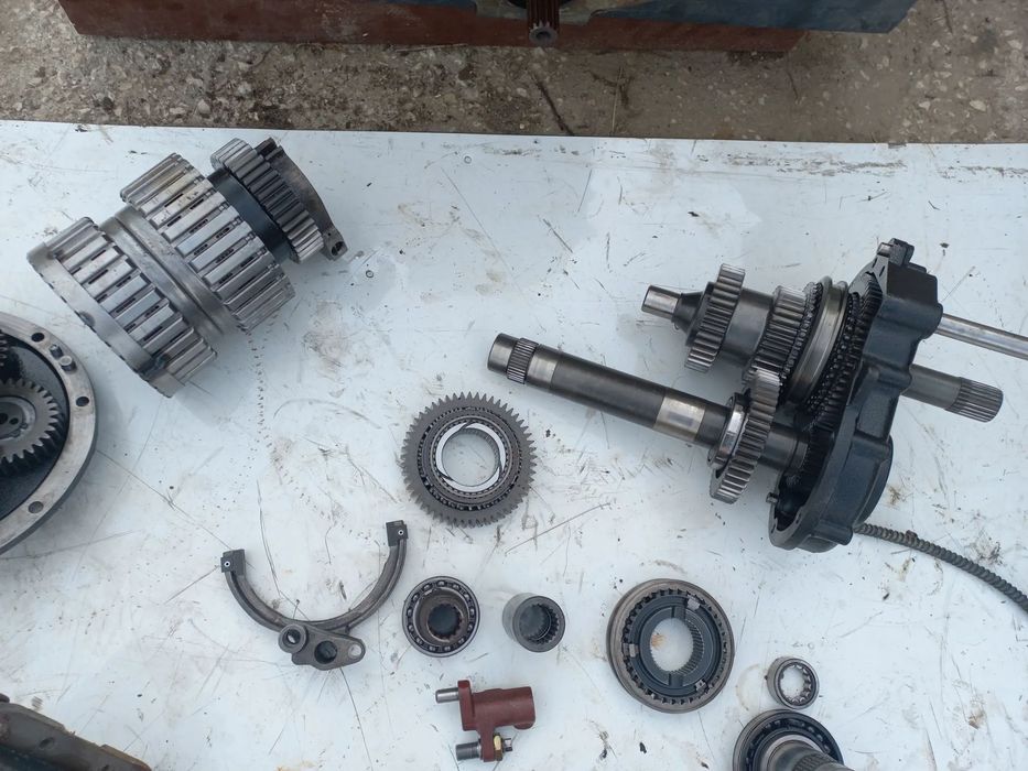 Części skrzyni biegów new holland,case,22647000,47126619,47126736,44980020,5197570,47131252,5198194,R902493582,1525503725,47124320,47127186,KOSZ,wałek,obudowa,most,atak,rozdzielacze hydrauliczne,pompahydrauliki,zwolnice,podnośnik,synchronizator,rewers,ram