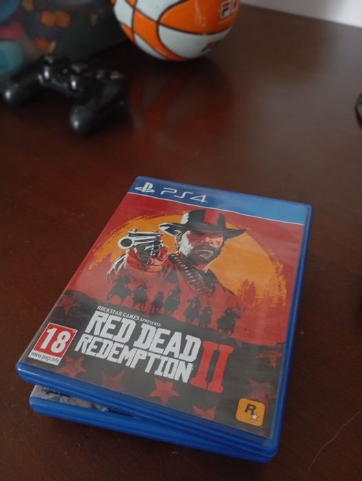 PlayStation 4 + 4 jogos