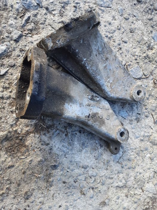 Лапы кронштейны крепление мотора двигателя Форд Сиерра 1.6 1.8 2.0 охц