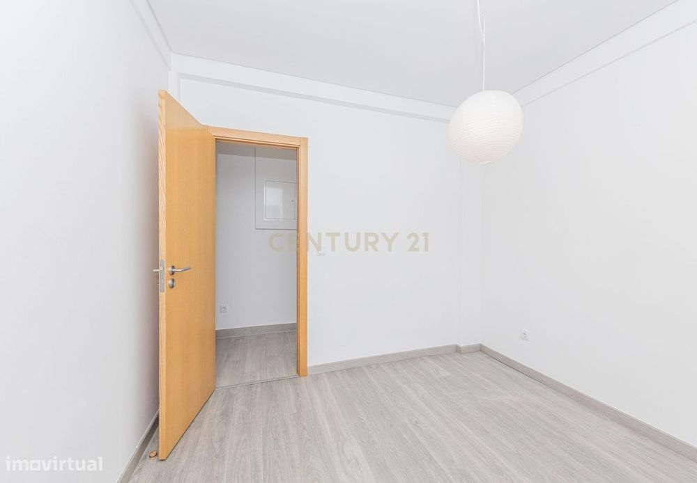 T2 Totalmente Remodelado | Dafundo – Cruz Quebrada | 80 M² | Elevador