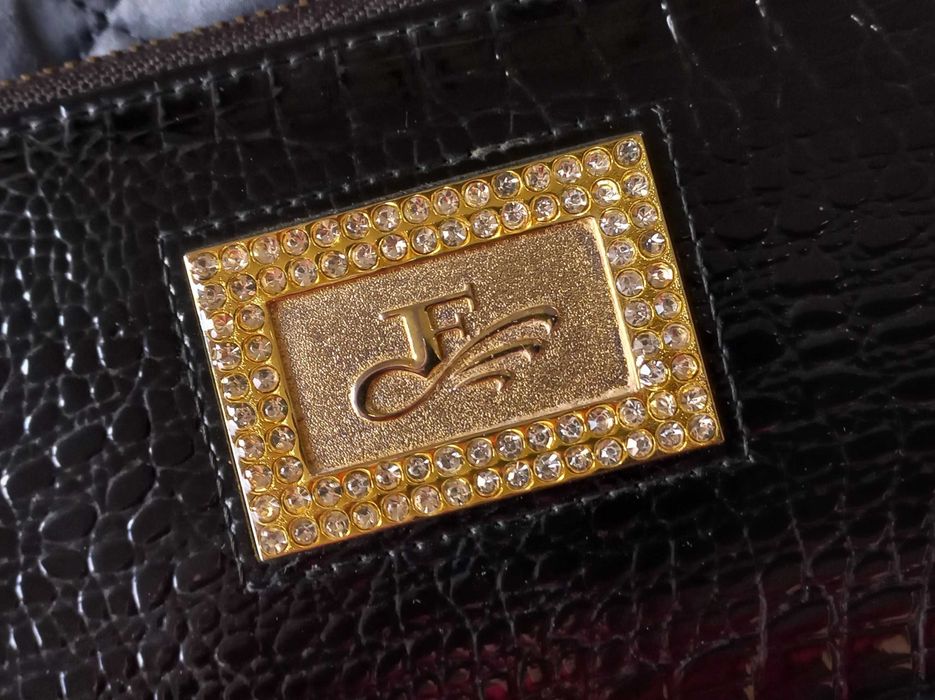 Używany czarny porfel - lakierowana skóra ekologiczna - cyrkonie