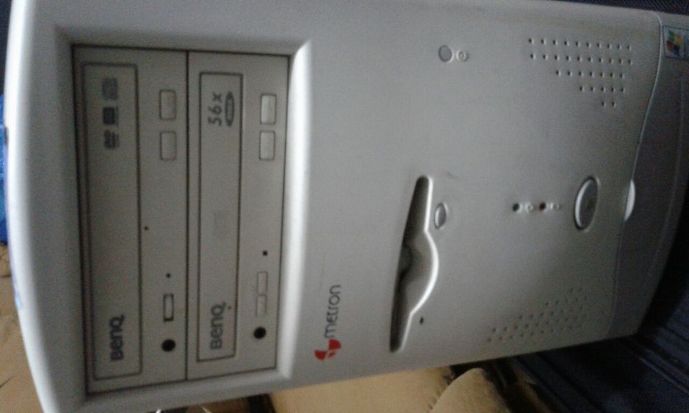 Computador  secretaria Acer window xp e portátil hp e máquina escrever