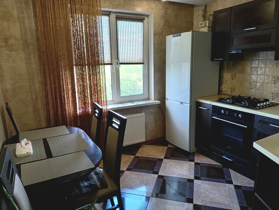 Апартаменти "Файна", центр, Митниця