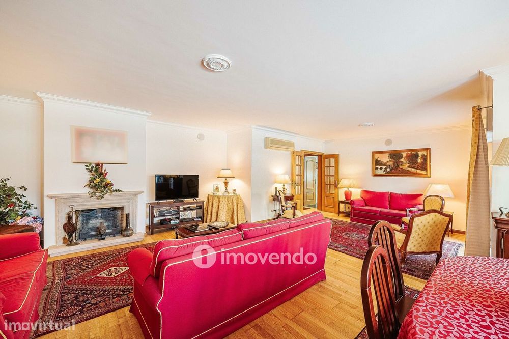 Apartamento T4 exclusivo, com estacionamento e terraço, em Belém