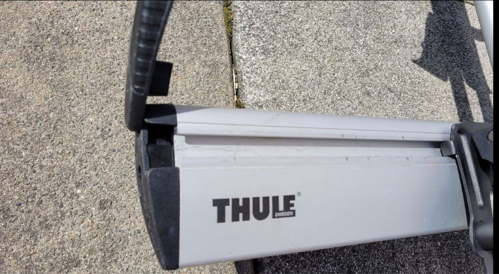 Thule kompletny bagażnik dachowy na 4 rowery
