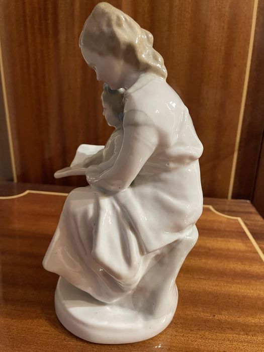 Порцелянова статуетка «Перша буква», Артель Полоне